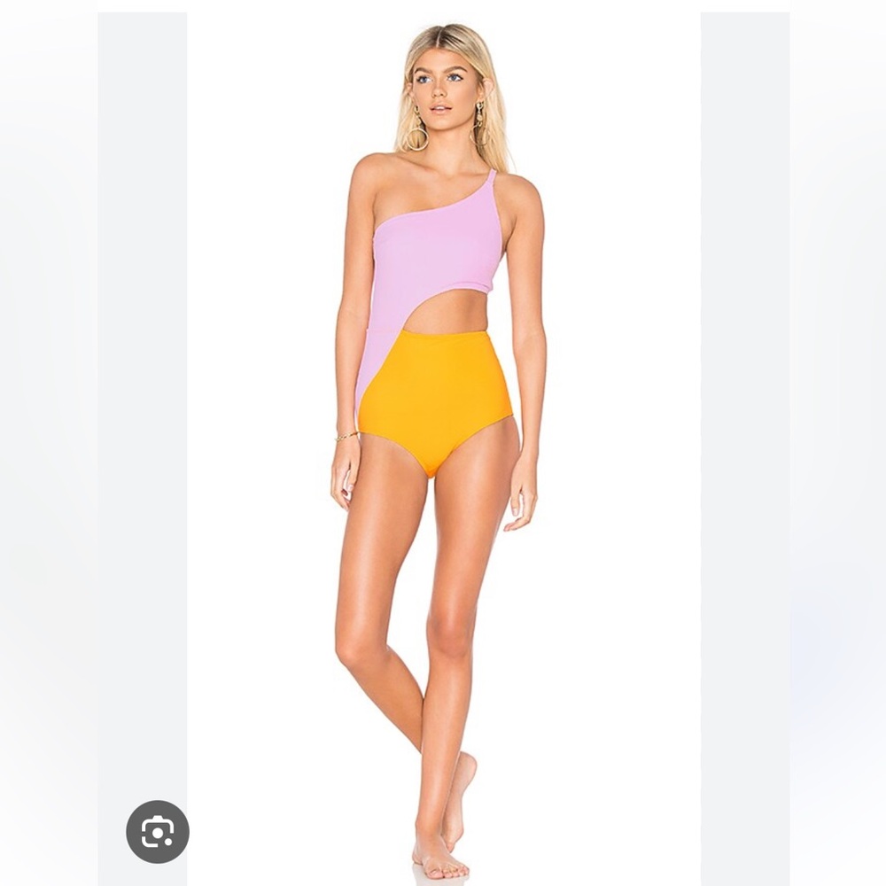 Flagpole Ali one shoulder piece